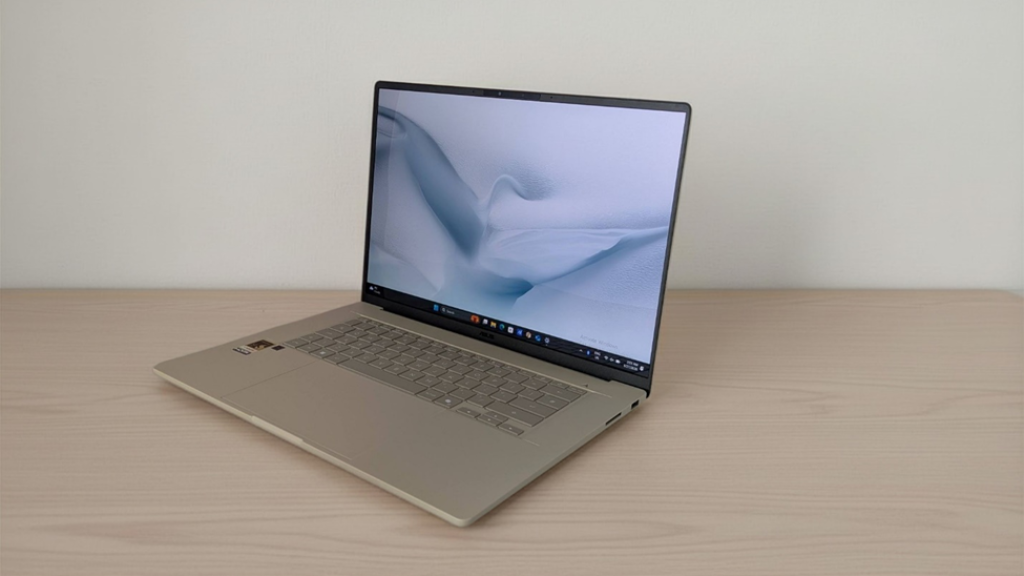 Asus Zenbook A16  Sanpdragon X2 Elite 48gb - INTERFACE 02